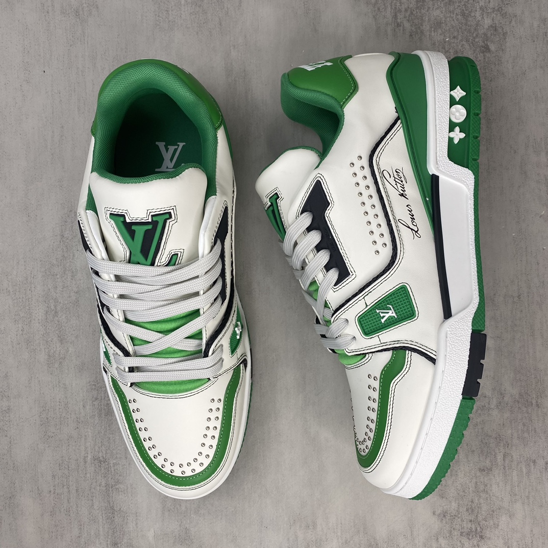 Louis Vuitton 新款上架 2084 Louis*Vuitto* LV Trainer 最新款 大底和面料私模 绝对下血本费心思的一款鞋子 自Vifgil到来之后而设计的这一系列 每一季度都深受众多粉丝的青睐 TPU 大底 包装