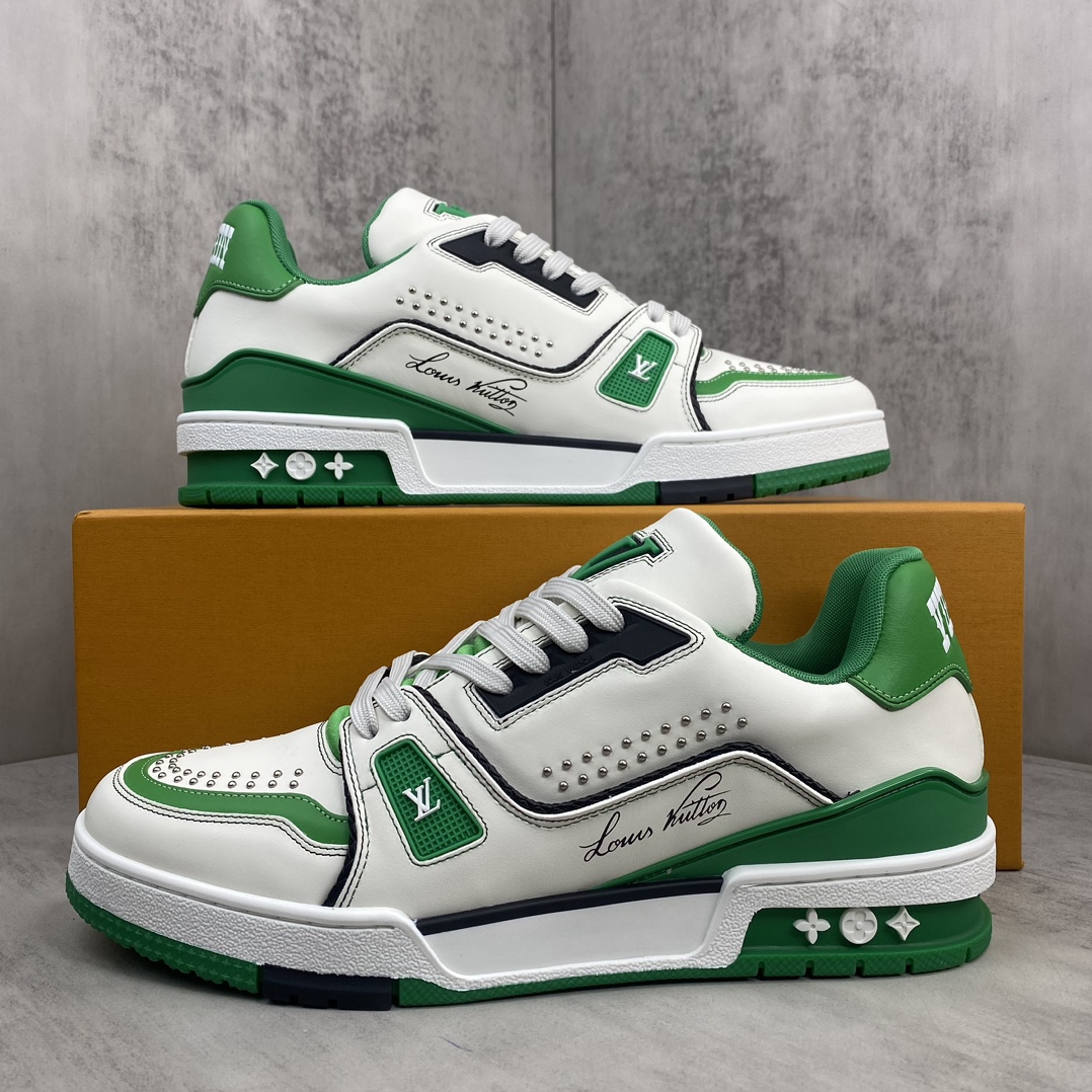 Louis Vuitton 新款上架 2084 Louis*Vuitto* LV Trainer 最新款 大底和面料私模 绝对下血本费心思的一款鞋子 自Vifgil到来之后而设计的这一系列 每一季度都深受众多粉丝的青睐 TPU 大底 包装