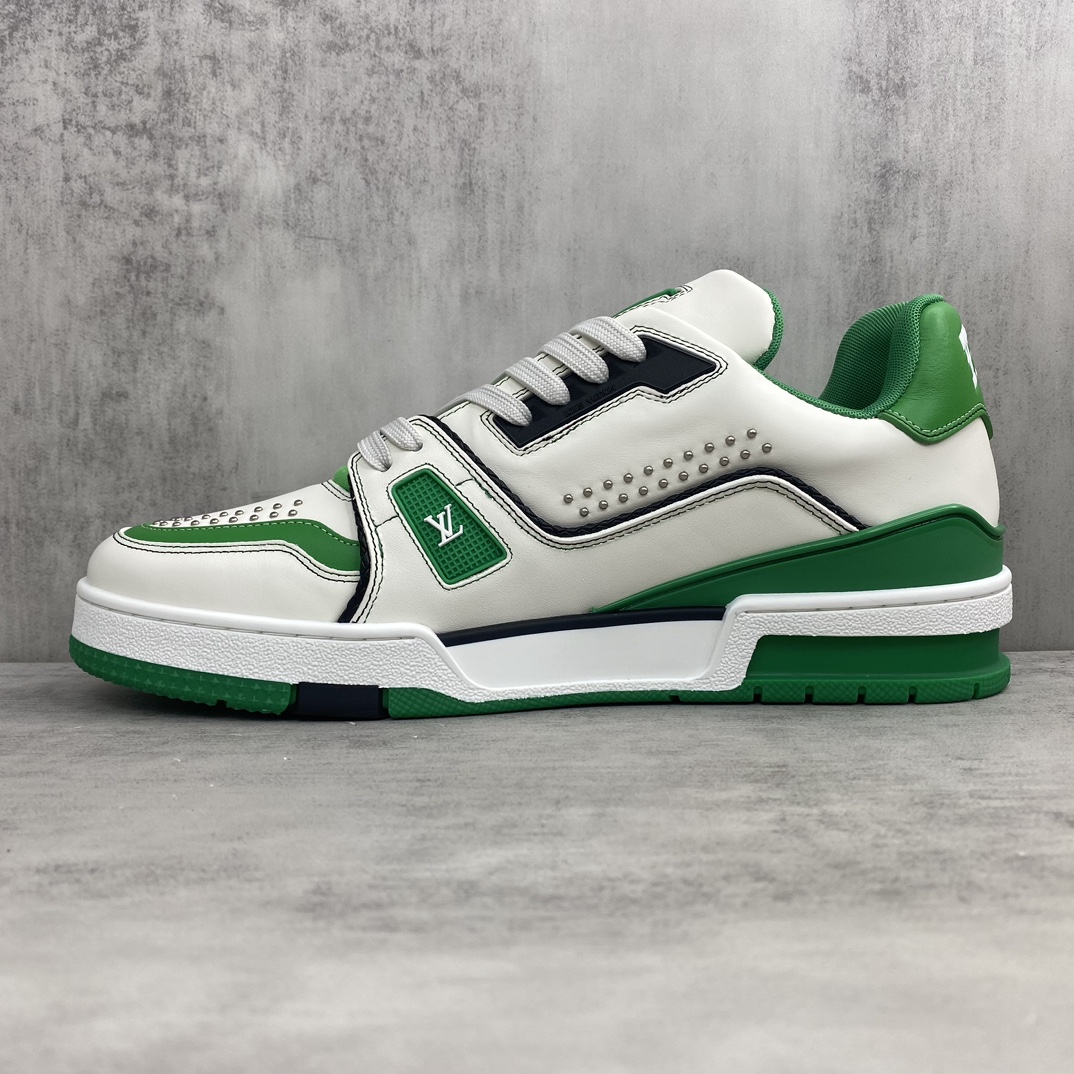 Louis Vuitton 新款上架 2084 Louis*Vuitto* LV Trainer 最新款 大底和面料私模 绝对下血本费心思的一款鞋子 自Vifgil到来之后而设计的这一系列 每一季度都深受众多粉丝的青睐 TPU 大底 包装