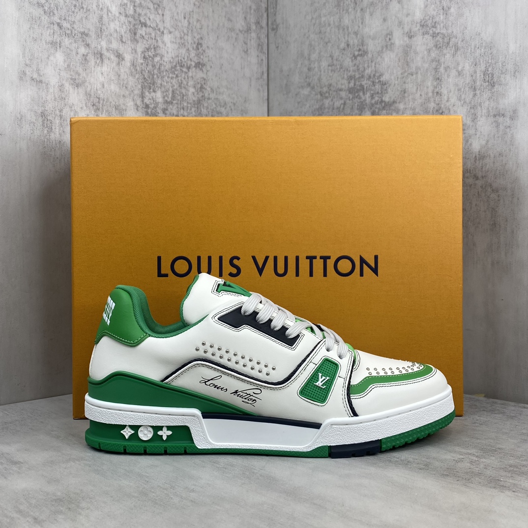 Louis Vuitton 新款上架 2084 Louis*Vuitto* LV Trainer 最新款 大底和面料私模 绝对下血本费心思的一款鞋子 自Vifgil到来之后而设计的这一系列 每一季度都深受众多粉丝的青睐 TPU 大底 包装