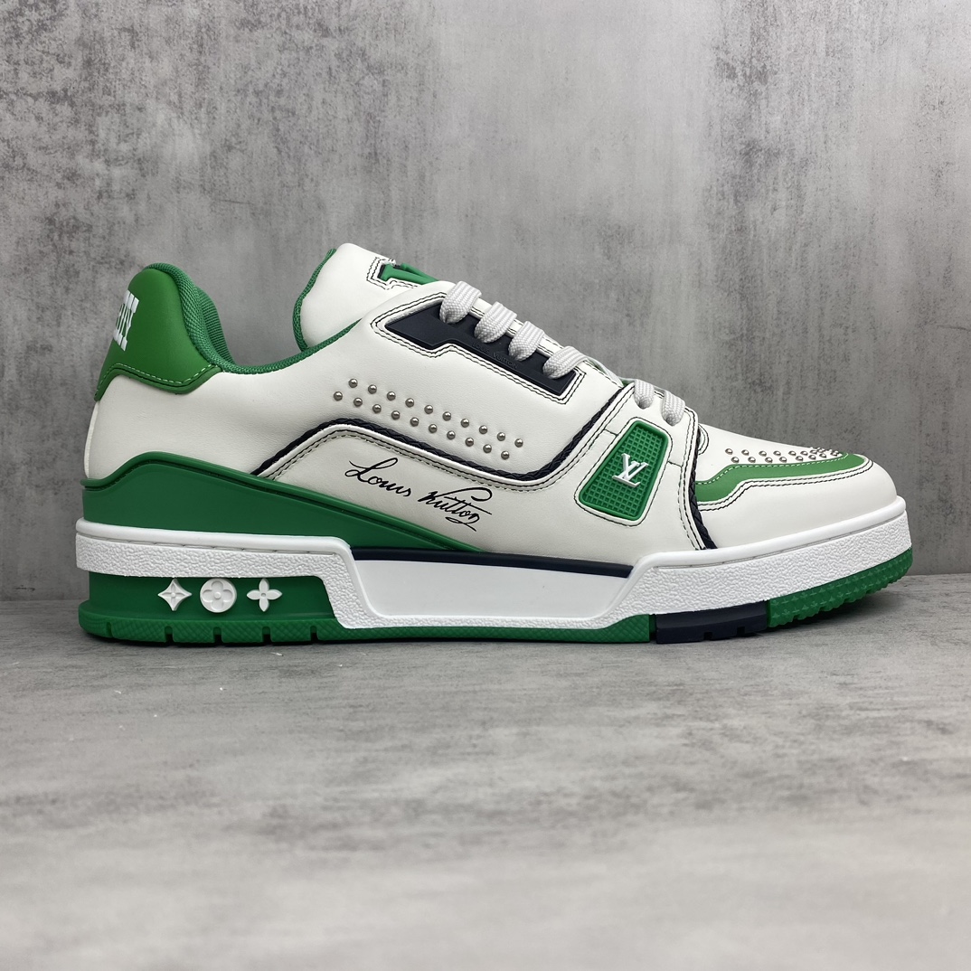 Louis Vuitton 新款上架 2084 Louis*Vuitto* LV Trainer 最新款 大底和面料私模 绝对下血本费心思的一款鞋子 自Vifgil到来之后而设计的这一系列 每一季度都深受众多粉丝的青睐 TPU 大底 包装