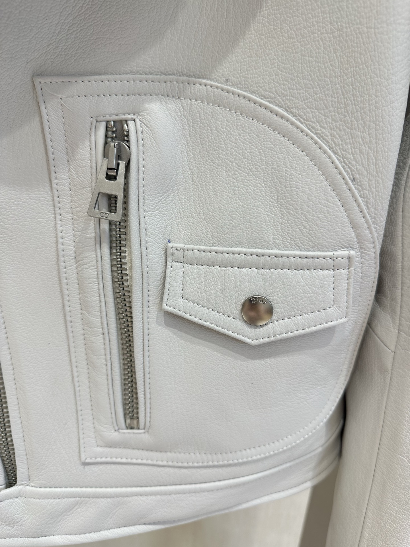 Dior White Lambskin Leather Jacket with Heart Manor Print 9 i1745617299446 5009 0 7