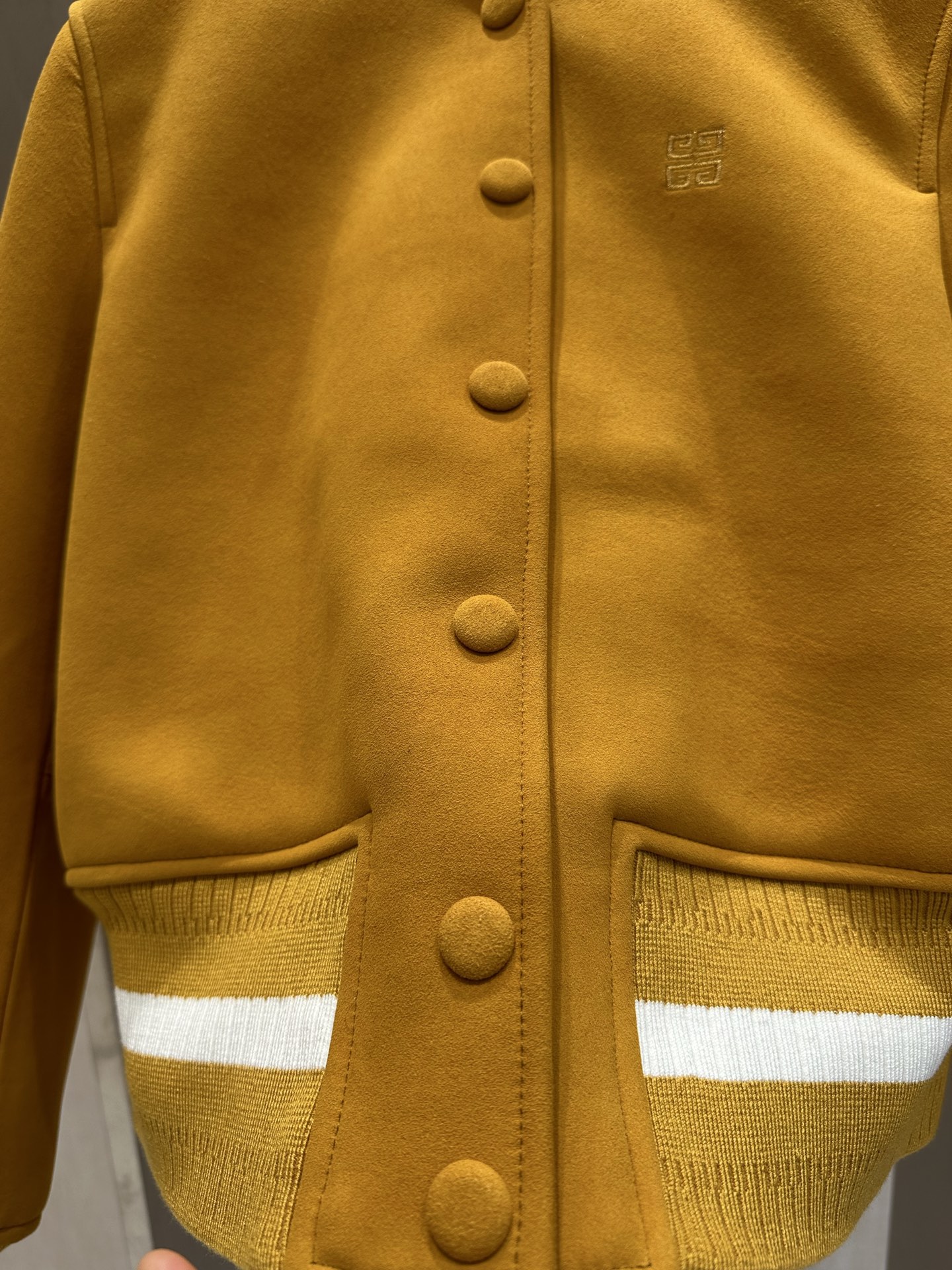 Givenchy Dust-Proof Bag: Woman’s First P2185 Sheep-Skin Suit with Advanced Techniques - 图片 8