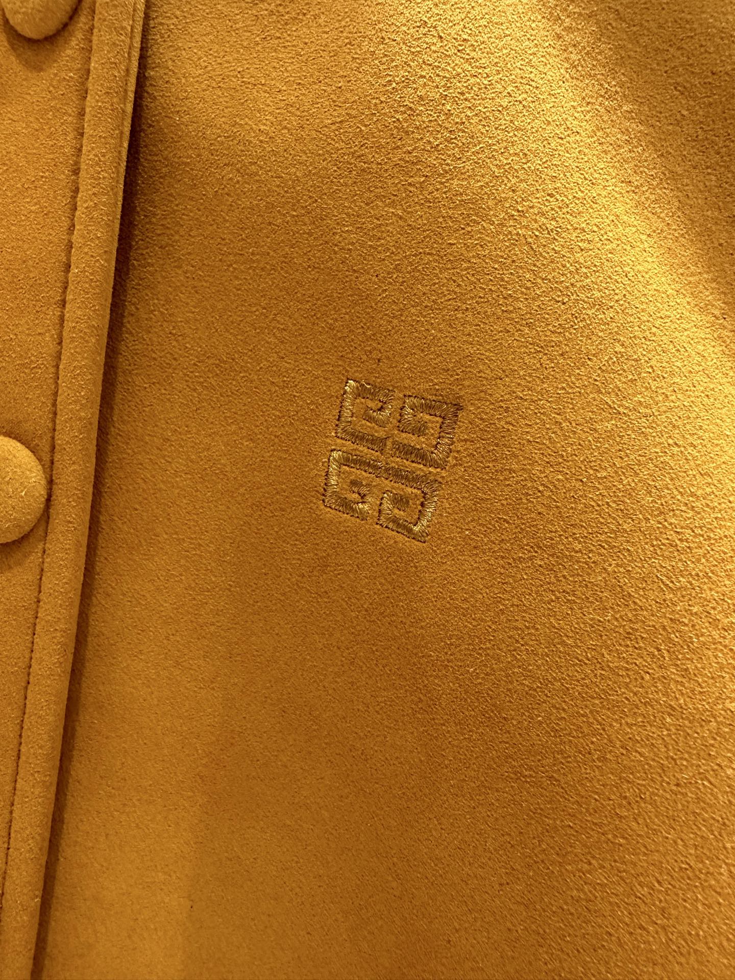 Givenchy Dust-Proof Bag: Woman’s First P2185 Sheep-Skin Suit with Advanced Techniques - 图片 6