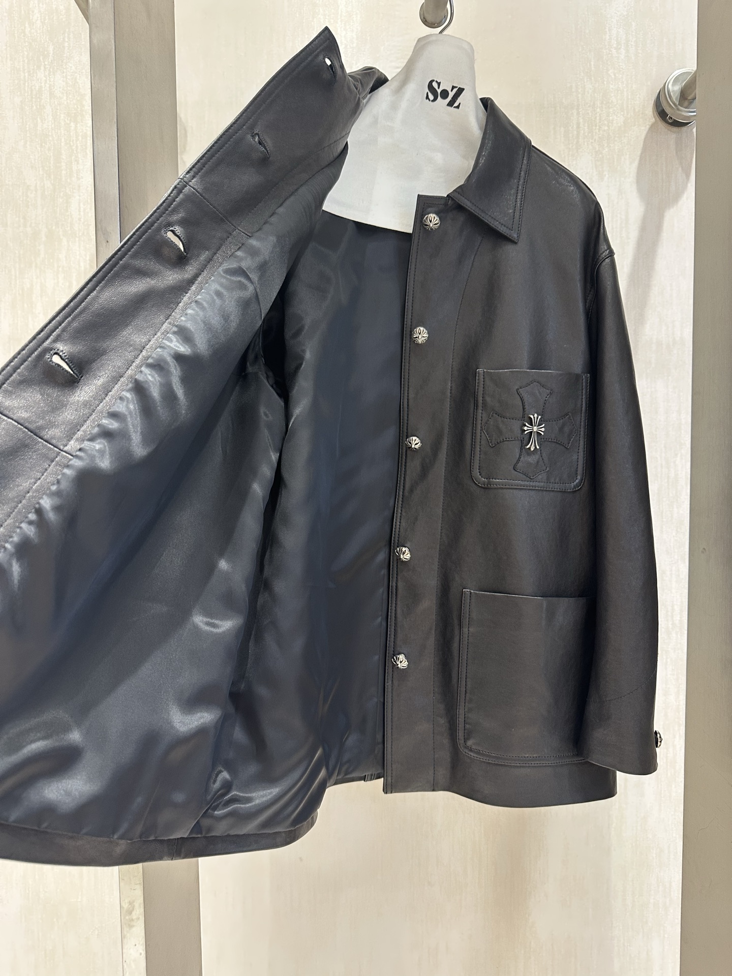 High-Quality Sheepskin Leather Coat in Monochrome, Tailor-Made Design, Latest Release - 图片 2