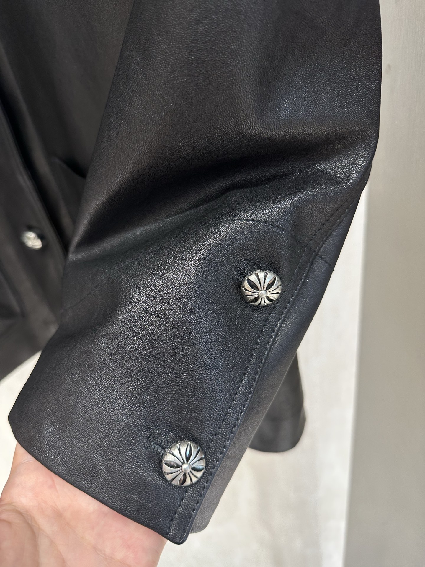 High-Quality Sheepskin Leather Coat in Monochrome, Tailor-Made Design, Latest Release - 图片 7