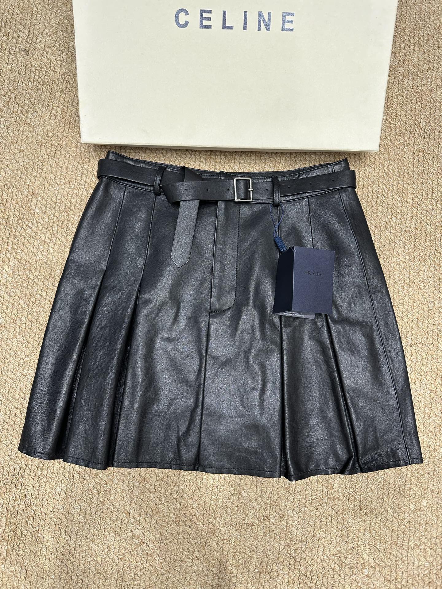 Fashion Summary: P966 Female Suit with Prada Knitting Dress, Sheep-Skin Belts, Two-Coloured Skirts. - 图片 2