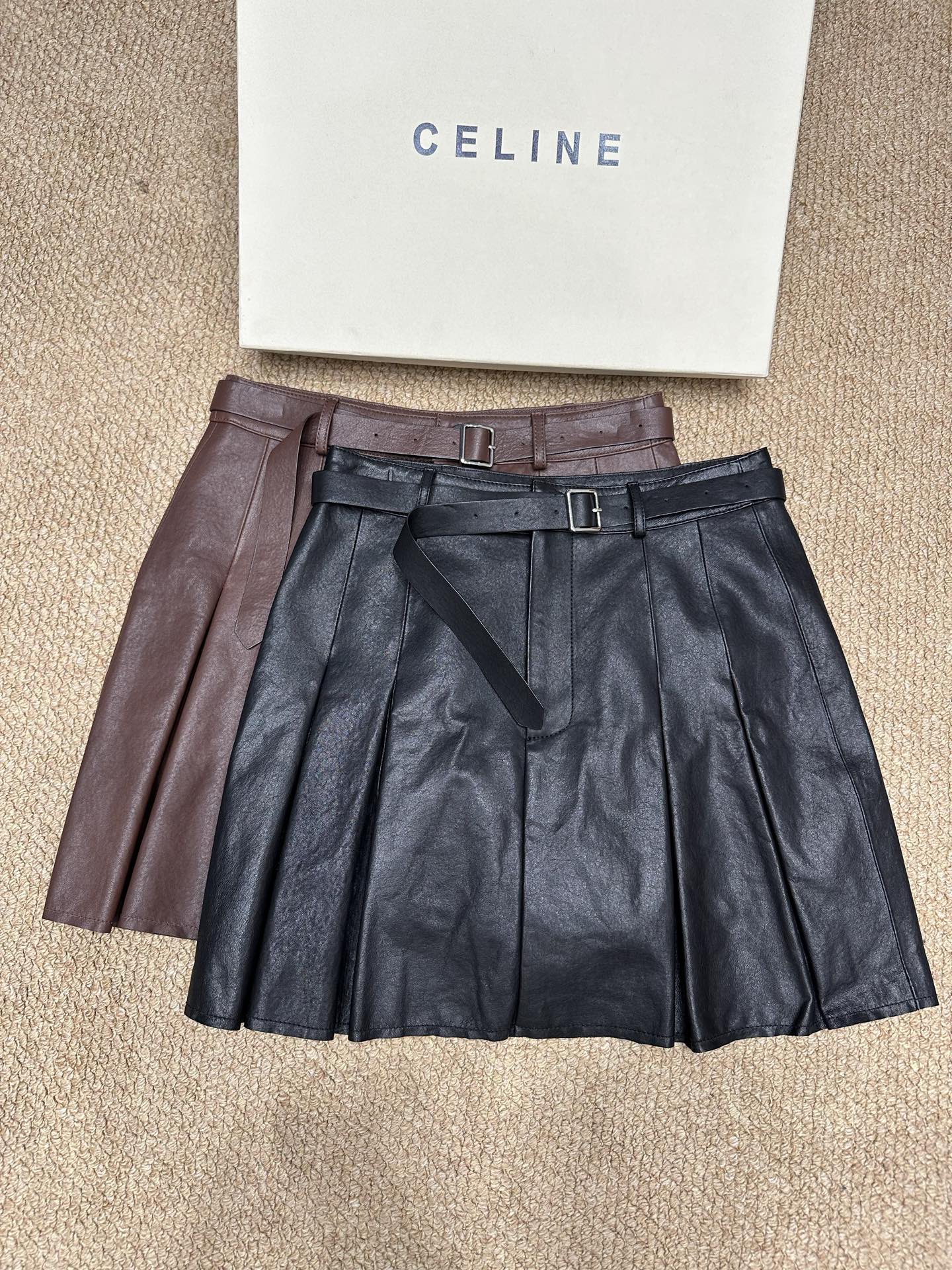 Fashion Summary: P966 Female Suit with Prada Knitting Dress, Sheep-Skin Belts, Two-Coloured Skirts. - 图片 1