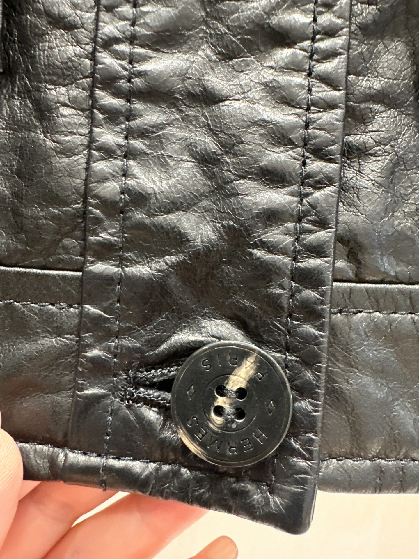 Elegant Leather Jacket: Embrace Autumn/Winter Style with a Minimalist Design 9 i1757781509703 3096 0 7