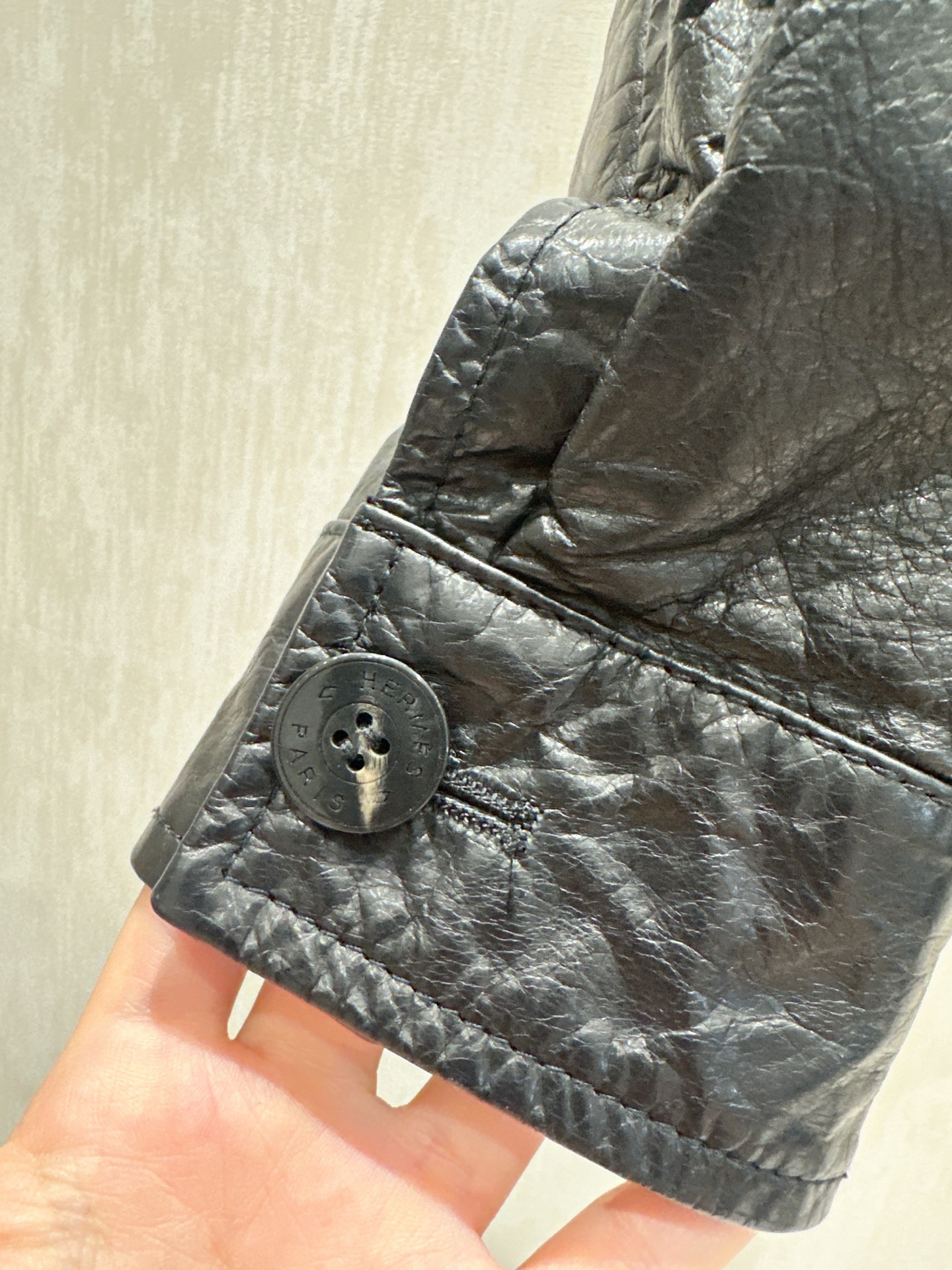 Elegant Leather Jacket: Embrace Autumn/Winter Style with a Minimalist Design 7 i1757781509706 3556 0 5
