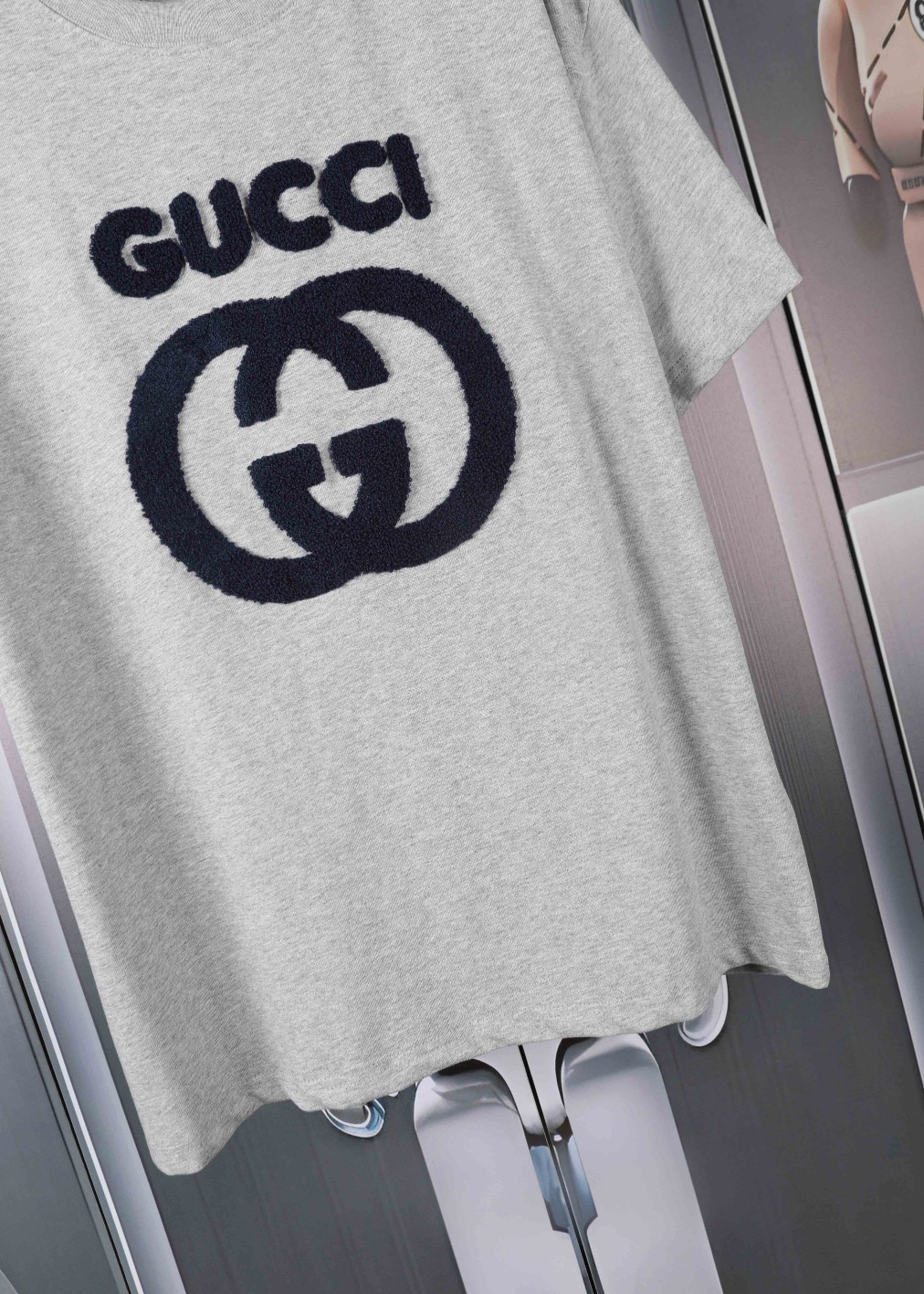 P110💰Gucci古驰牙刷绣花短袖,定制32支双纱纯棉，克重280g，前片字母标志采用高级牙刷绣工艺，舒适透气柔软不易变形，精密网版，立体感好，原版辅料一比一，三标齐全，男女同款，官网品质，每年夏天必爆款
码数：S  M  L  XL
颜色：黑色   白色   灰色
【款号C308】