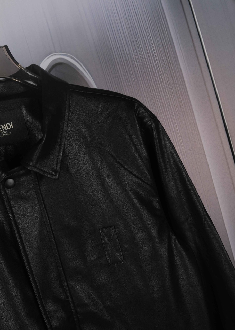Stylish Leather Jacket for P Family: Sharp Lines, Imported Leather, Clean Atmosphere. - 图片 9