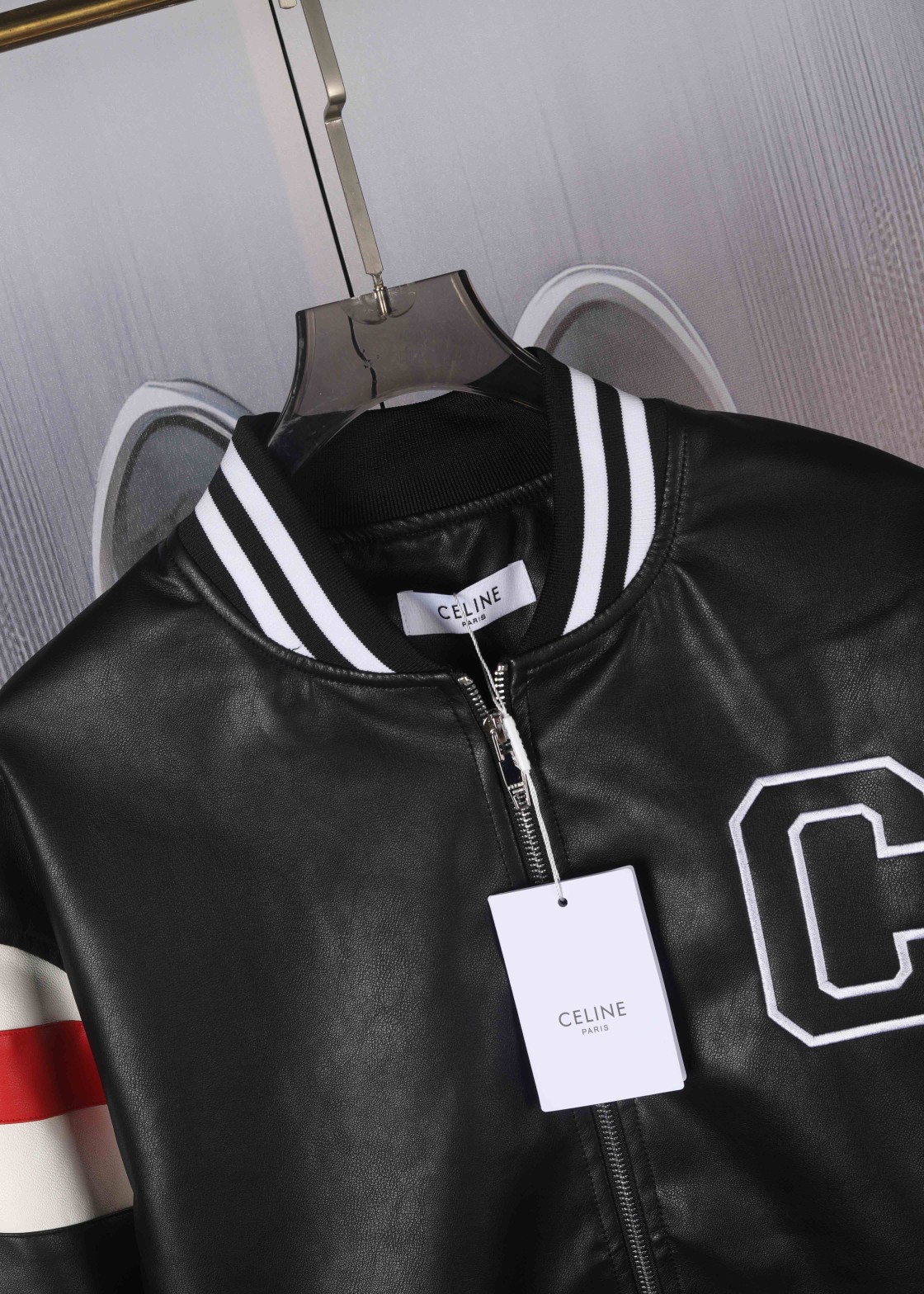 HAN CELINESELIN 2024 Fall Winter Collection: Classic Chain Leather Bag with Letter Embroidery. - 图片 6