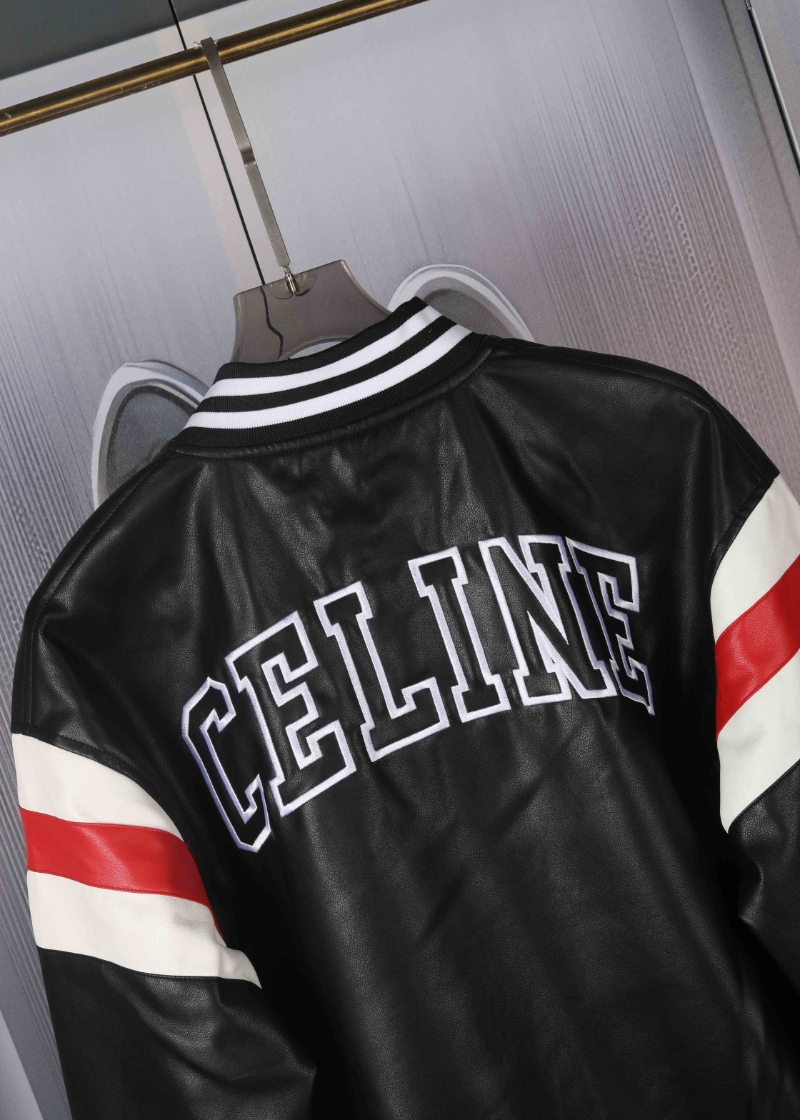 HAN CELINESELIN 2024 Fall Winter Collection: Classic Chain Leather Bag with Letter Embroidery. - 图片 5