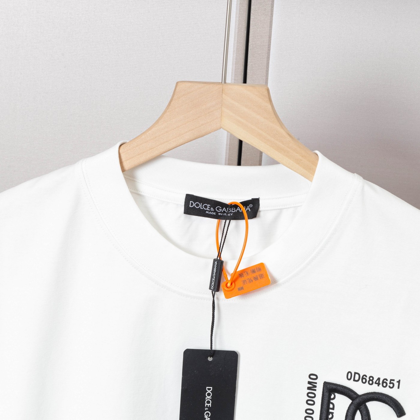 High-Quality Embroidered DG Short Sleeves in Black and White, Various Sizes Available - 图片 5