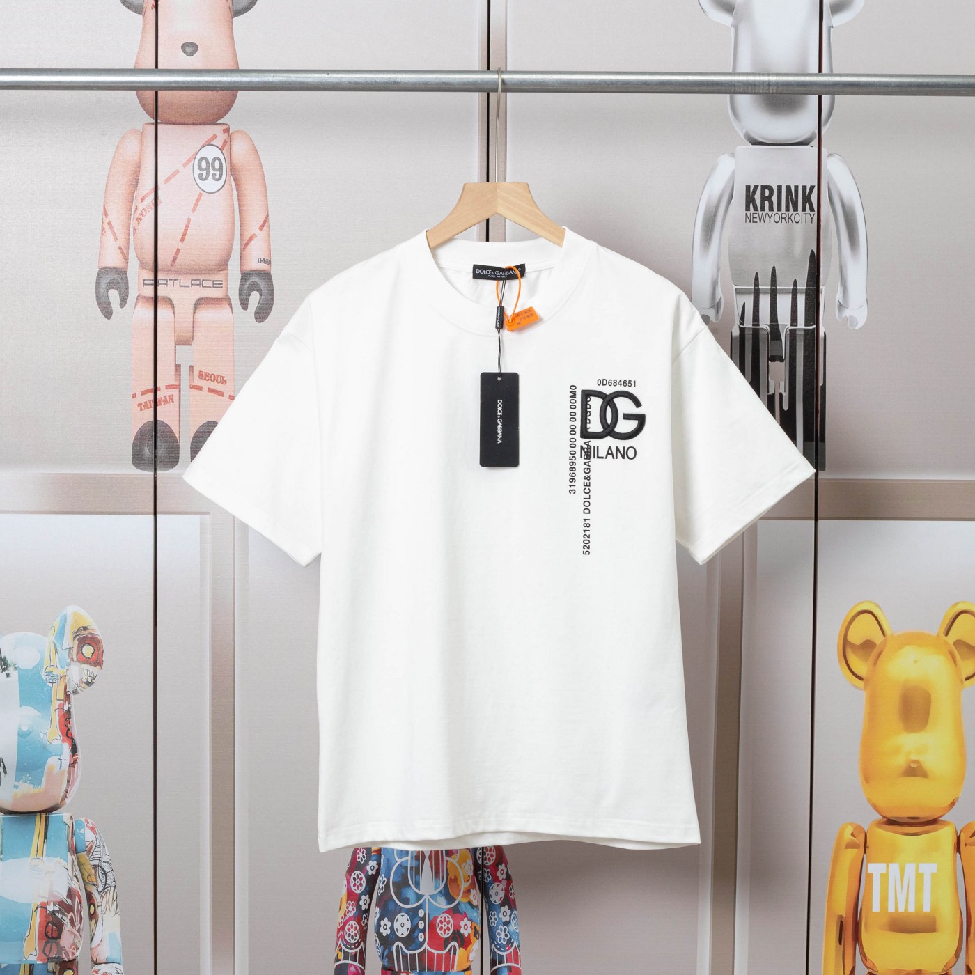 High-Quality Embroidered DG Short Sleeves in Black and White, Various Sizes Available - 图片 1