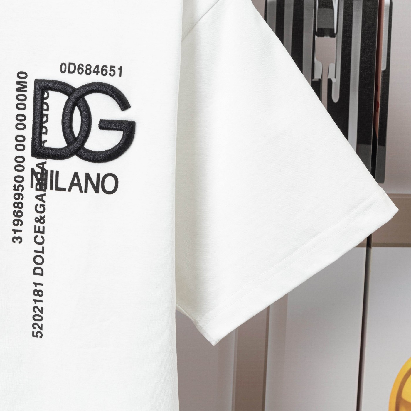 High-Quality Embroidered DG Short Sleeves in Black and White, Various Sizes Available - 图片 8