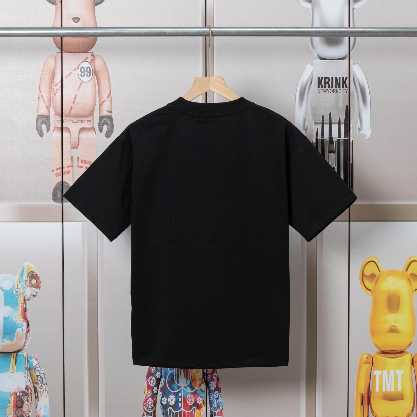 High-Quality Dugarbana Embroidered DG Short Sleeves in Black and White – P4402 - 图片 2