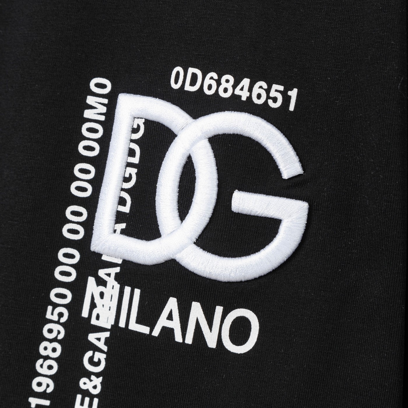 High-Quality Dugarbana Embroidered DG Short Sleeves in Black and White – P4402 - 图片 6