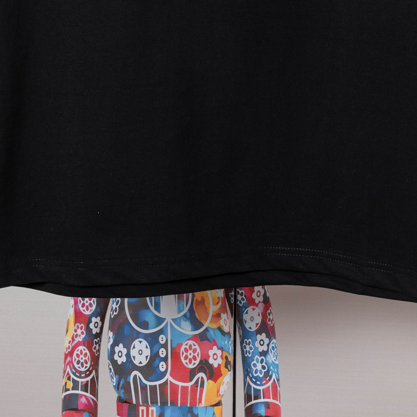 High-Quality Dugarbana Embroidered DG Short Sleeves in Black and White – P4402 - 图片 9