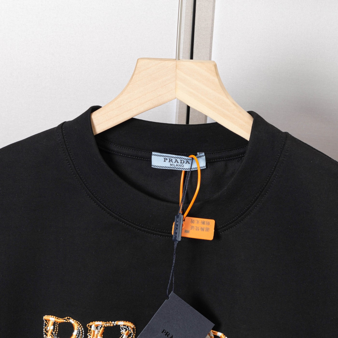 PRADA’s New Embroidered Short Sleeve Shirt: High-Quality Cotton with Unique Design - 图片 7
