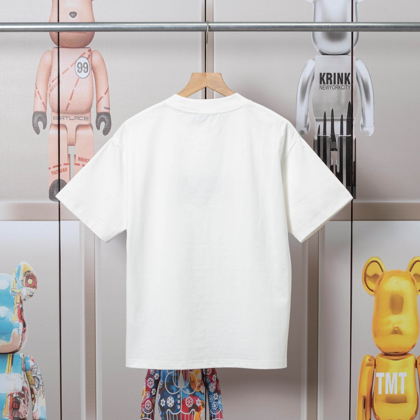 Prada Summer T-Shirts: Soft and Cozy Fabric, Available in Black and White - 图片 2
