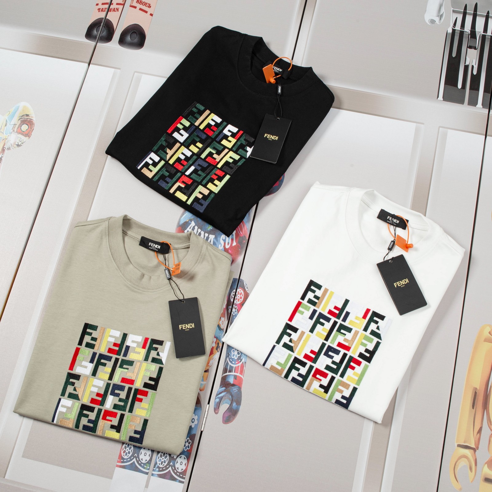 FENDI New Embroidery Leisure Short Sleeves in Black, White, Khaki (F815) - 图片 3