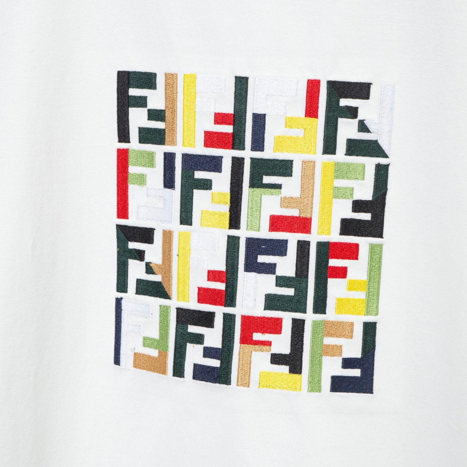 FENDI Embroidered Leisure Short Sleeve Shirt in Black, White, Khaki – F815 Collection. - 图片 5