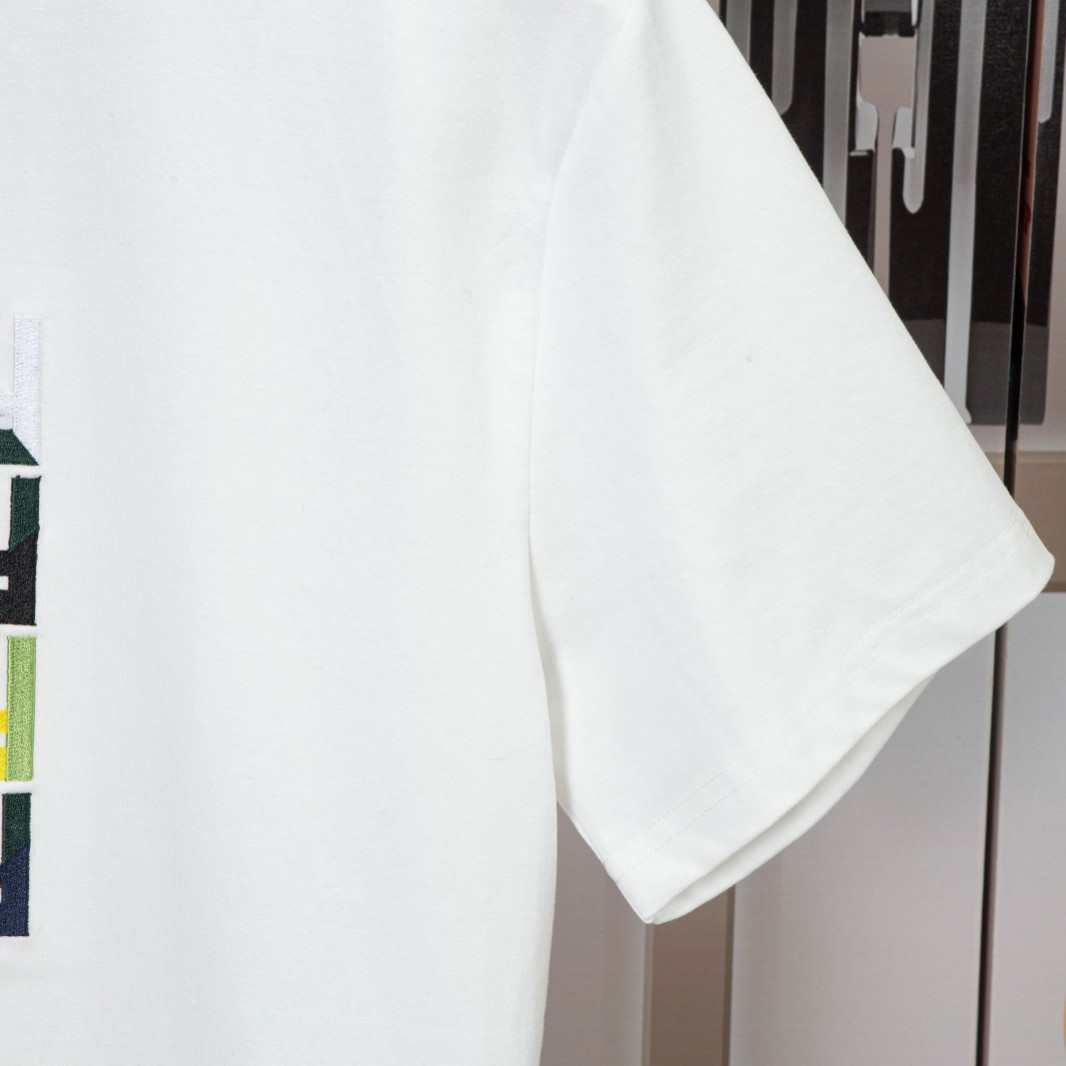 FENDI Embroidered Leisure Short Sleeve Shirt in Black, White, Khaki – F815 Collection. - 图片 7