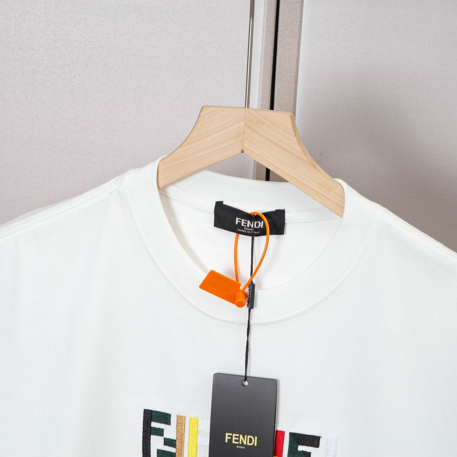 FENDI Embroidered Leisure Short Sleeve Shirt in Black, White, Khaki – F815 Collection. - 图片 8