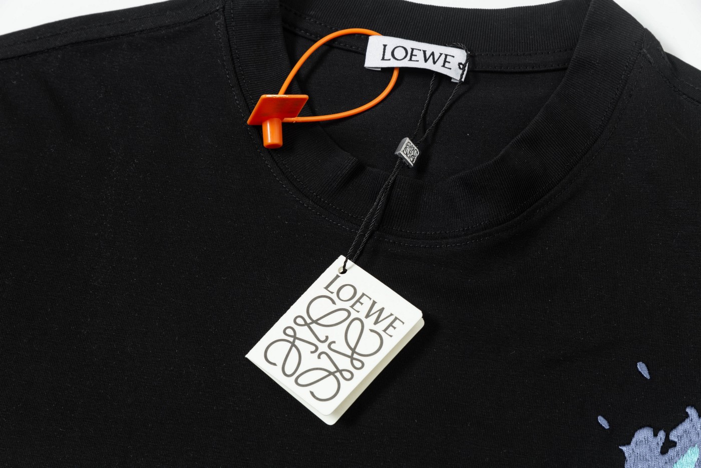 חולצת טי שרוול קצר Loewe עם כיס רקום, גזרה יוניסקס, נוחה ורכה 5 a1740508618841 8170