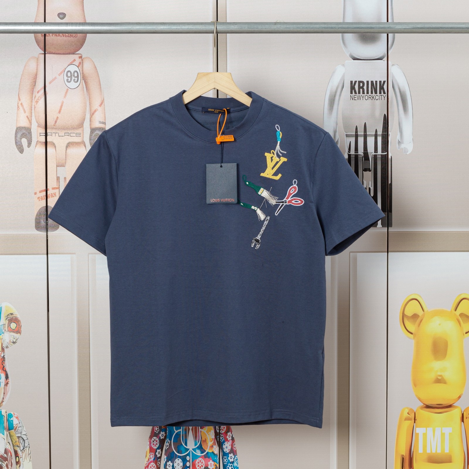 .00「D💓」 LV路易早春工具图案刺绣新款短袖T恤，高品质...