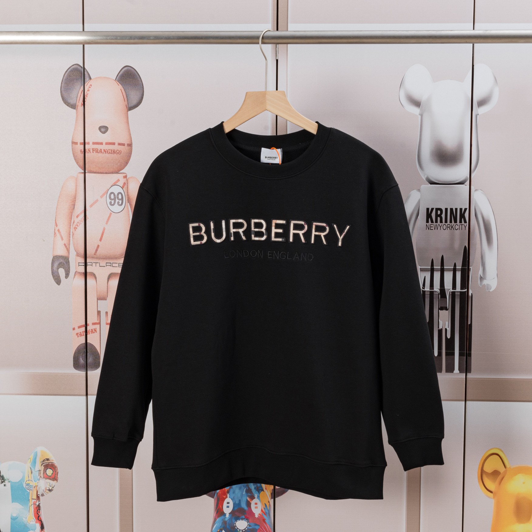 Sudadera BURBERRY de piel bordada. Apertura modelo original, tejido 🔥 de alta calidad fabricado en terciopelo austriac…