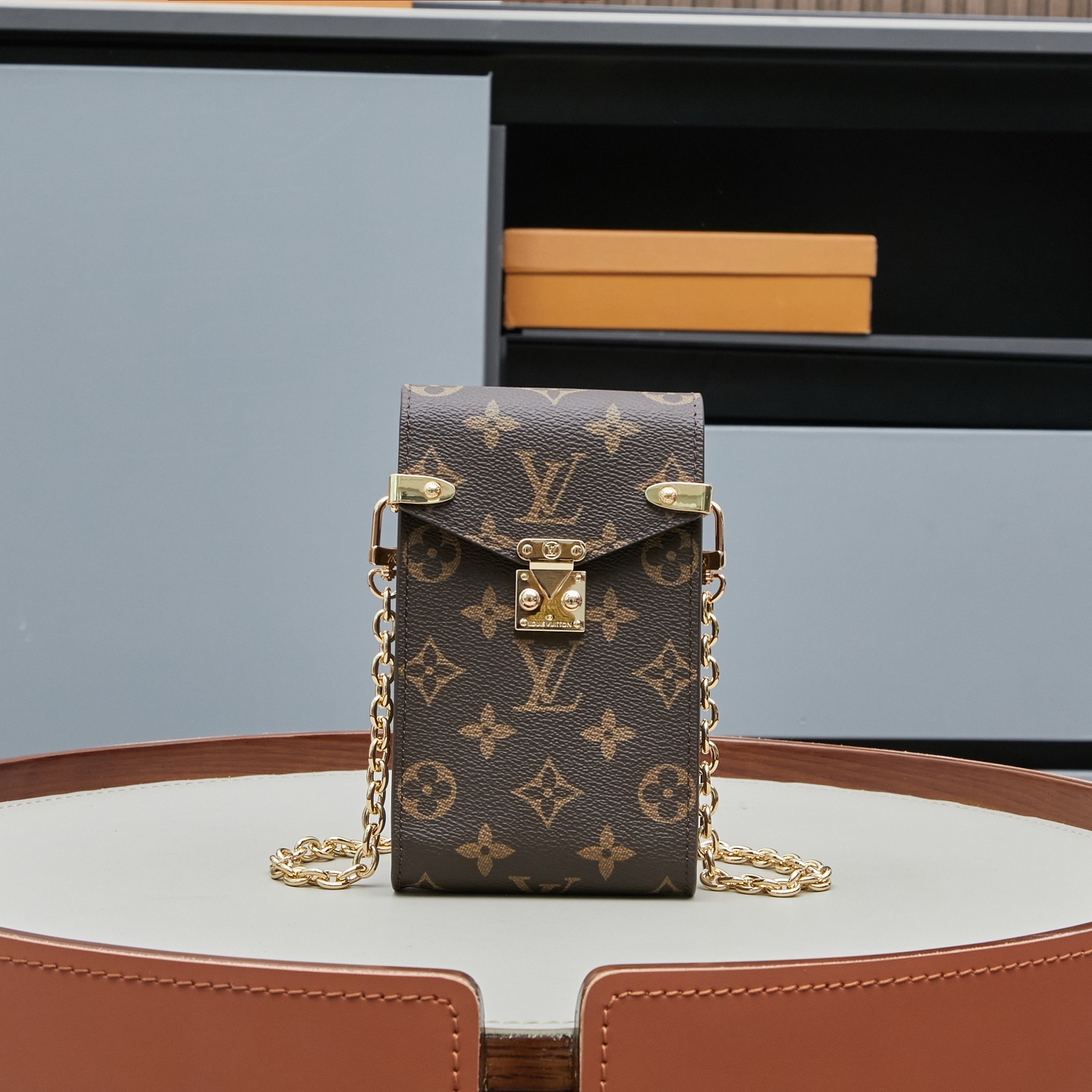 Louis Vuitton Métis: Elegante Funda para Móvil con Cadena Desmontable