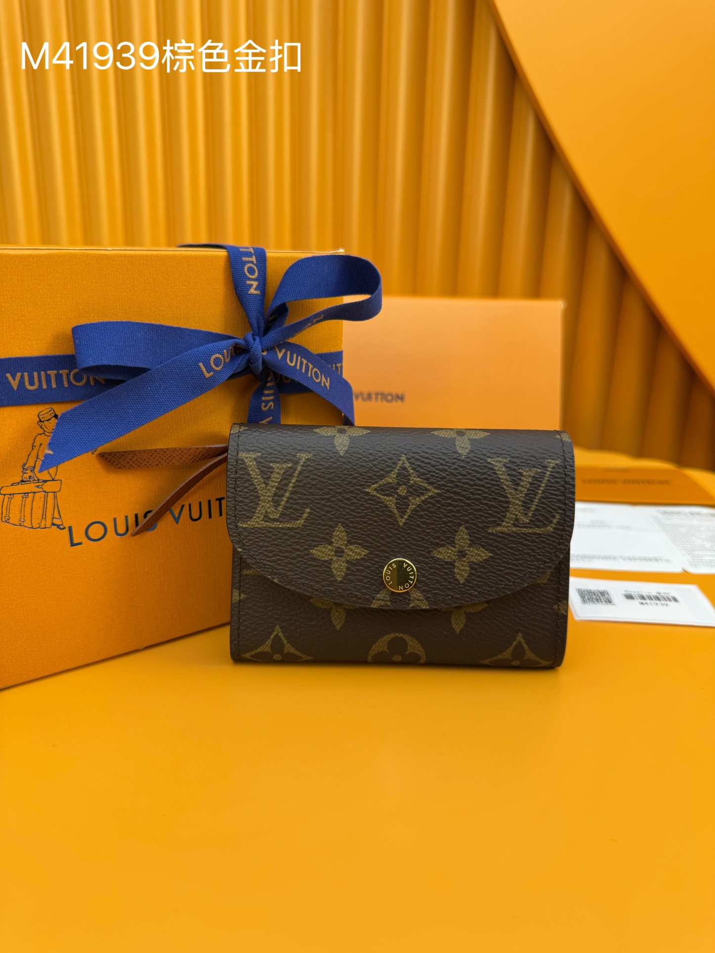 NO:674625,M41939 brown gold buckle 'Special Duty Free' [Official special edition·First-class material·All-steel hardware·French chips·Full set of packaging] Small and exquisite but extremely practical, this colorful envelope-style coin purse is the perfect companion for modern women in urban life. It is compact and can be easily put into bags or even pockets. 11X8x2.5cm, LV wallet, louis vuitton, wallets19860909M41939棕色金扣 《特級免稅》[官方专版·一級材料·全鋼五金·法国芯片·全套包裝］ 用小巧玲珑却极为实用,此款多彩信封式零钱包是现代女性都市生活中的完美伴侣.身材小巧,轻松收入包袋甚至衣袋之中.11X8x2.5cm,LV钱包,louis vuitton,wallets,欧美剧