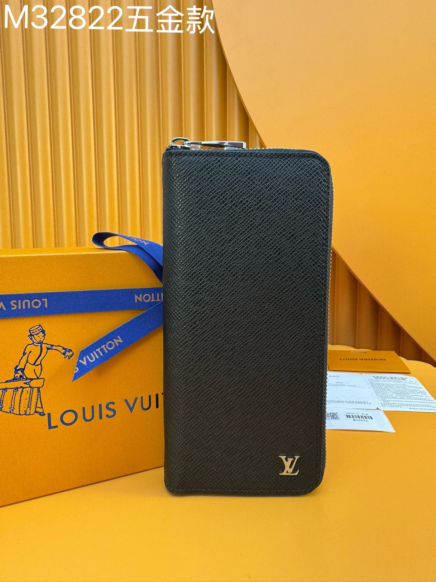 NO:674537,M32822 hardware model 'Special Duty Free' [Official special edition·First-class material·All-steel hardware·French chips·Full set of packaging] This Louis Vuitton Zippy vertical zipper wallet is made of canvas. It is fashionable and practical, ideal for storing and carrying credit cards and cash. The sturdy wrap-around zipper structure is equipped with multiple credit card slots, a zippered coin pocket and several compartments for bills and banknotes. 10.0x20.0x2.0cm, LV wallet, louis vuitton, louis vuitton,wallets19860909M32822五金款 《特級免稅》[官方专版·一級材料·全鋼五金·法国芯片·全套包裝］此款路易威登Zippy竖款拉链钱夹,帆布裁制而成,时尚而实用,存放携带信用卡与现金的理想之选.牢靠的环绕式拉链构造,配有多个信用卡插槽、一个拉链硬币袋以及数个票据与纸币隔层.10.0x20.0x2.0cm,LV钱包,louis vuitton,louis vuitton,wallets,欧美剧