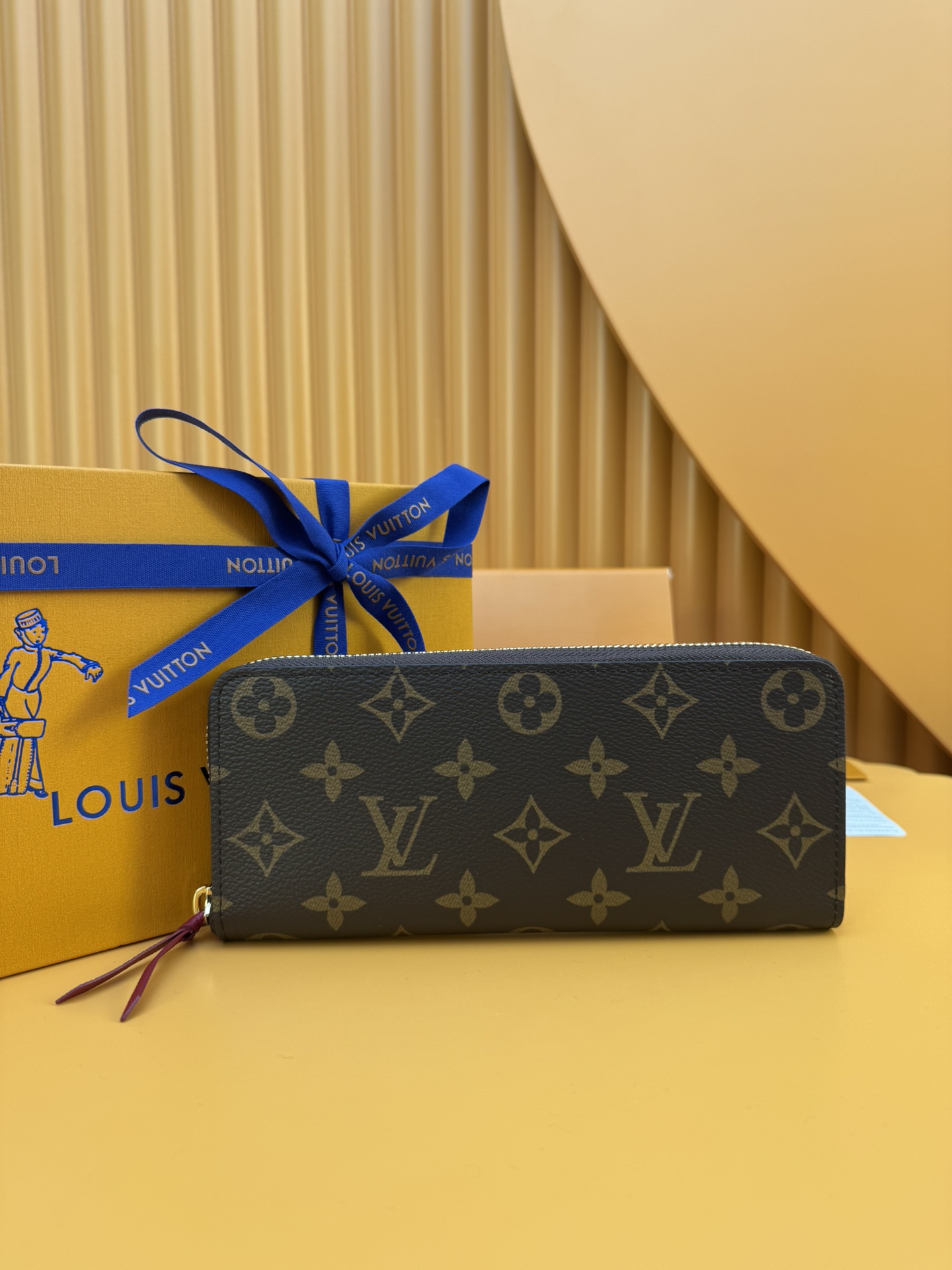 NO:673561,M60742 'Special Duty Free' [Official special edition·First-class material·All-steel hardware·Anti-counterfeiting chip·Full package] Louis Vuitton Clémence wallet is a model of the organic integration of rich practical functions and elegant compact design. It is cut from the iconic Monogram canvas fabric, and the bright leather zipper and lining exude a soft and lively atmosphere. 19.5x9x1.5cm, LV wallet, louis vuitton, louis vuitton,wallets19860909M60742 《特級免稅》[官方专版·一級材料·全鋼五金·防偽芯片·全套包裝］路易威登 Clémence钱夹是丰富实用功能与优雅小巧设计有机融合的典范.由标志性Monogram帆布面料裁制而成,色泽鲜亮的皮革拉链与内衬散发出柔美而活泼的气息.19.5x9x1.5cm,LV钱包,louis vuitton,louis vuitton,wallets,欧美剧