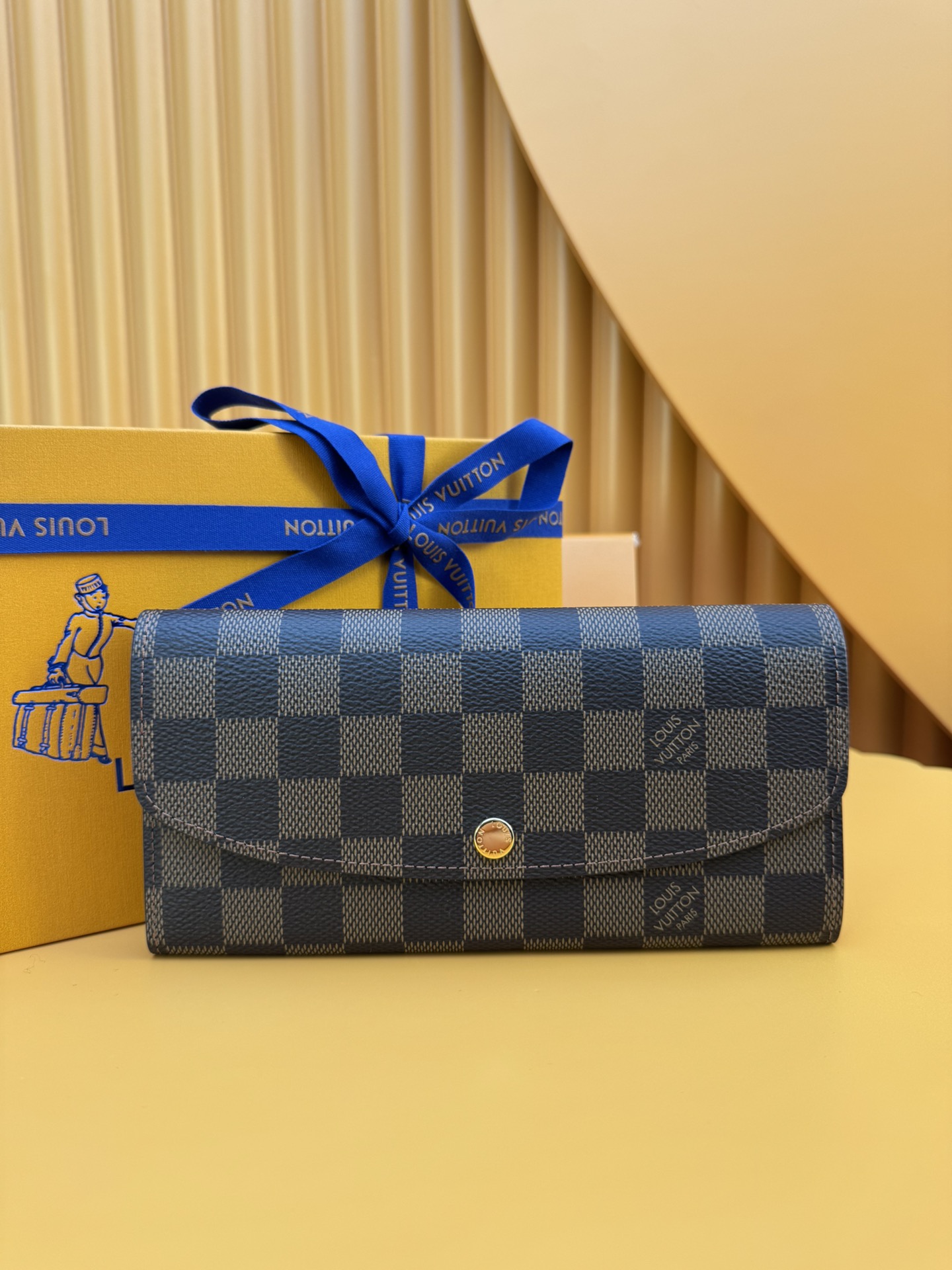 NO:673475,N63544 Gold Buckle 'Special Duty Free' [Official Special Edition·First Class Material·All Steel Hardware·French Chip·Full Package] This elegant Emilie wallet proves that style and function are perfectly compatible. Dressed in soft fabric Damier Ebène, it reveals a high-color lining. Its multiple pockets and attractive design make it irresistible. 19x10x2cm, LV wallet, louis vuitton, wallets19860909N63544金扣 《特級免稅》[官方专版·一級材料·全鋼五金·法国芯片·全套包裝］这款优雅的Emilie钱包证明了风格和功能完美兼容.穿着柔软的面料Damier Ebène,它揭示了高颜色的内衬.它的多个口袋和吸引人的设计使它无法抗拒.19x10x2cm,LV钱包,louis vuitton,wallets,欧美剧