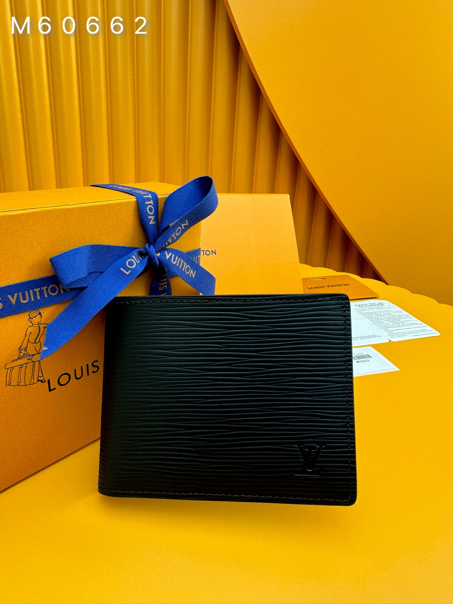 NO:673843,M60662 'Special Duty Free' [Official Special Edition·First Class Material·All Steel Hardware·French Chip·Full Packaging] Soft and elegant Epi leather makes the blue Multiple wallet more refined. Compact and very practical, with numerous pockets and gaps, our men's wallet can easily fit into your pocket. 11.5x9x1.5cm, LV wallet, louis vuitton, wallets19860909M60662《特級免稅》[官方专版·一級材料·全鋼五金·法国芯片·全套包裝］ 柔软而优雅的Epi皮革使蓝色的Multiple钱包变得更加精致.紧凑且非常实用,拥有众多口袋和缝隙,我们的男士钱包可以轻松地放入口袋.11.5x9x1.5cm,LV钱包,louis vuitton,wallets,欧美剧