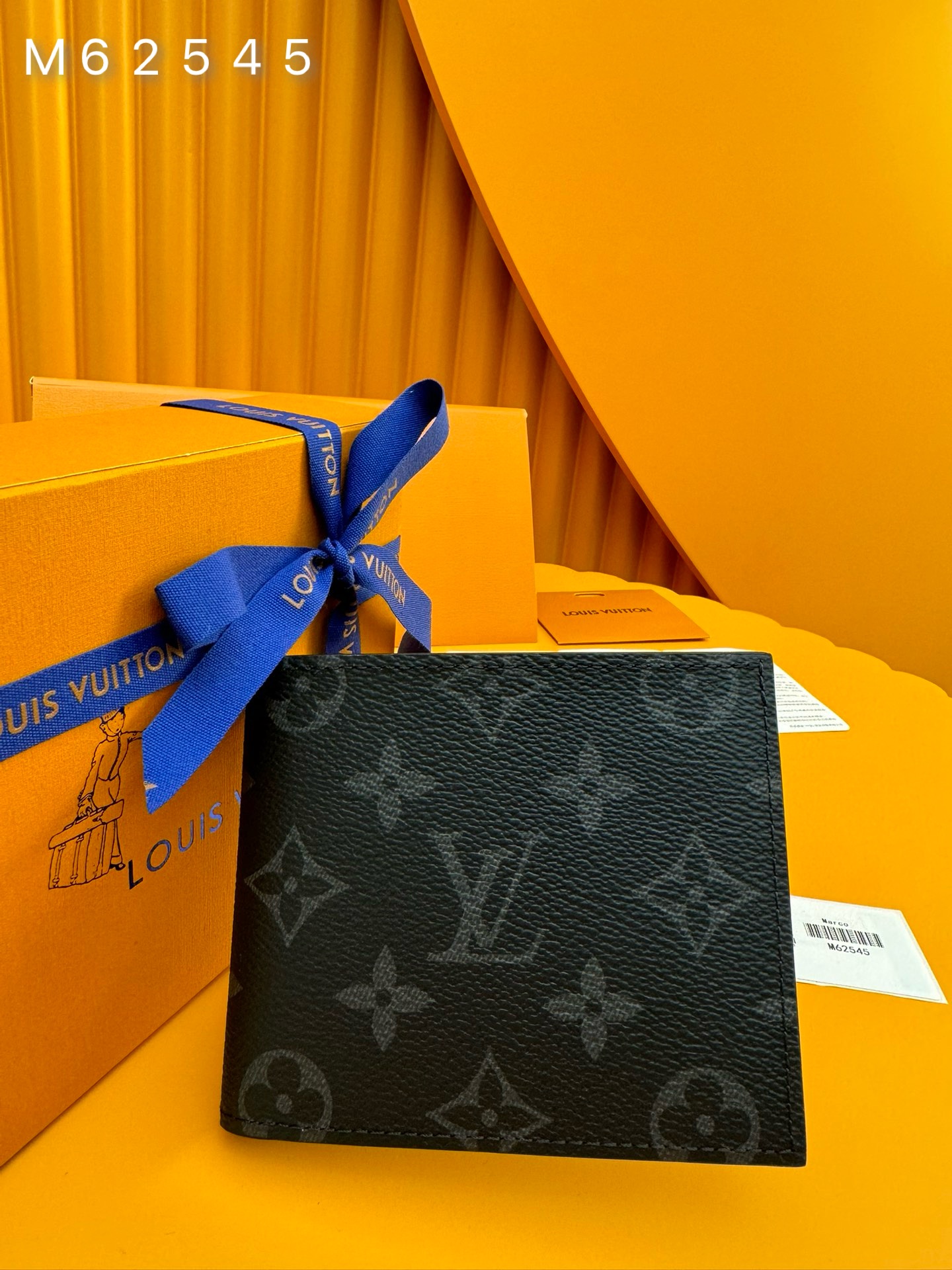 NO:673575,M62545 'Special Duty Free' [Official Special Edition·First Class Material·All Steel Hardware·French Chip·Full Package] Marco's wallet is made of Monogram Eclipse canvas, which stands out for its elegant and modern design. It is a very practical and easy-to-carry accessory that can be easily placed in the back pocket of pants or in a bag. 11x9x2cm, LV wallet, louis vuitton, wallets19860909M62545《特級免稅》[官方专版·一級材料·全鋼五金·法国芯片·全套包裝］馬可的錢包用Monogram Eclipse帆布製成,它以其優雅和現代的設計而脫穎而出.這是一個非常實用和易於攜帶的配件,可以輕鬆地放在褲子的後口袋或包裡.11x9x2cm,LV钱包,louis vuitton,wallets,欧美剧