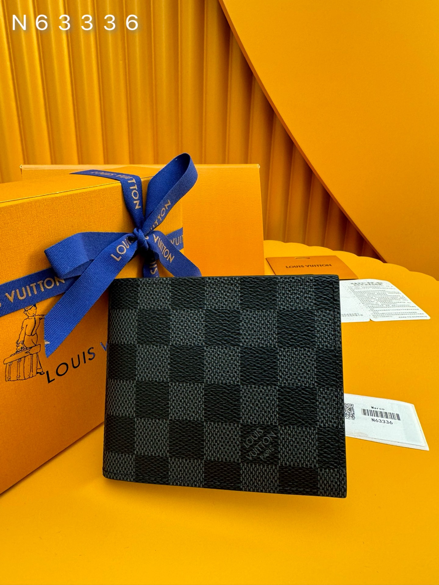 NO:674499,N63336 'Special Duty Free' [Official special edition·First class material·All steel hardware·French chips·Full set of packaging] This Monogram Marco wallet is designed with a snap pocket to store change, 3 credit card slots and a long banknote compartment. 11.0x9.0cm, LV wallet, louis vuitton, wallets19860909N63336 《特級免稅》[官方专版·一級材料·全鋼五金·法国芯片·全套包裝］ 这款Monogram Marco钱夹设计有一个按扣袋,可收纳零钱,另有3个信用卡槽和一个长型纸钞隔层.11.0x9.0cm,LV钱包,louis vuitton,wallets,欧美剧