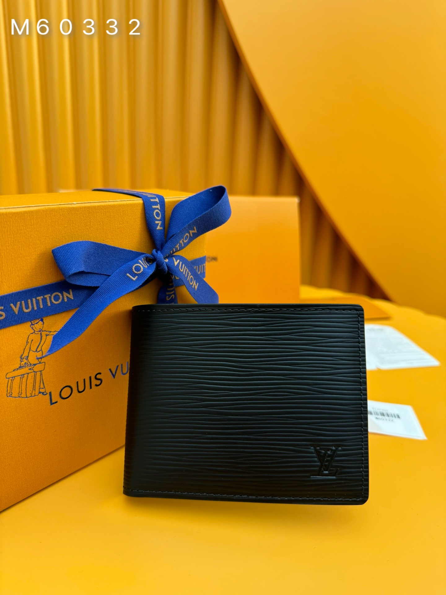 NO:673850,M60332 'Special Duty Free' [Official Special Edition·First Class Material·All Steel Hardware·French Chip·Full Packaging] The end of the name, the end of nature. Pleasantly compact and delicate, this exquisite Epi leather wallet will hold your essentials and fit easily into your pocket. 11x8.5x2cm, LV wallet, louis vuitton, wallets19860909M60332《特級免稅》[官方专版·一級材料·全鋼五金·法国芯片·全套包裝］名字的结尾,自然的终结.令人愉快的紧凑和细腻,这款精致的Epi皮革钱包将容纳您的必需品,轻松放入口袋.11x8.5x2cm,LV钱包,louis vuitton,wallets,欧美剧