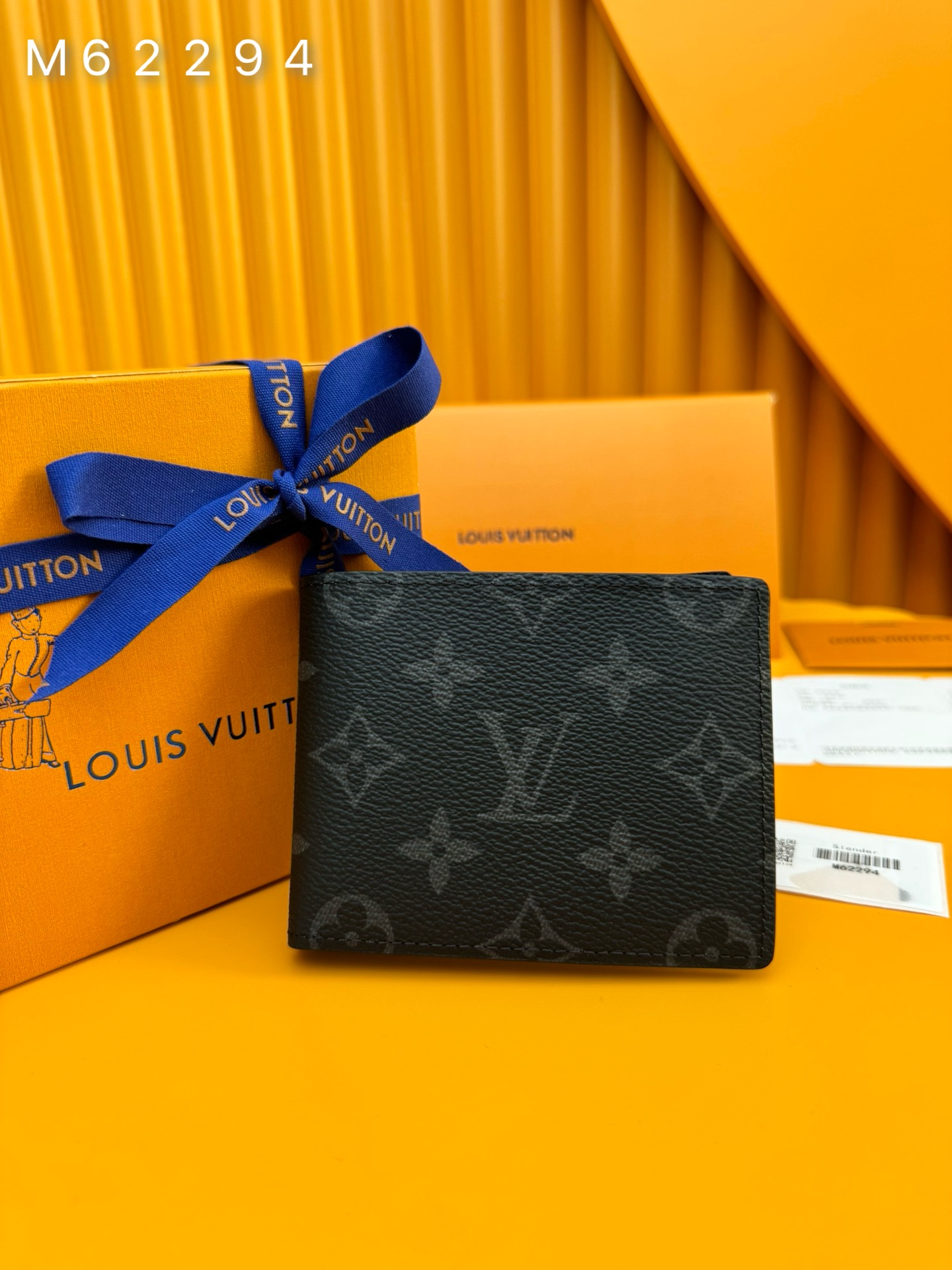 NO:673357,M62294 'Special Duty Free' [Official special edition·First class material·All steel hardware·French chip·Full set of packaging] named after Slender (slim), it is extremely slim. It is made of exquisite Damier Infini leather, compact and small, and can be easily put into the front and rear pockets after containing all the necessities. 11X8.5x2cm, LV wallet, louis vuitton, wallets19860909M62294 《特級免稅》[官方专版·一級材料·全鋼五金·法国芯片·全套包裝］以 Slender（纤巧）为名,极尽纤巧.采用精致的 Damier Infini 皮革,紧凑小巧,在容纳所有必需品之后仍能轻松放入前后口袋.11X8.5x2cm,LV钱包,louis vuitton,wallets,欧美剧