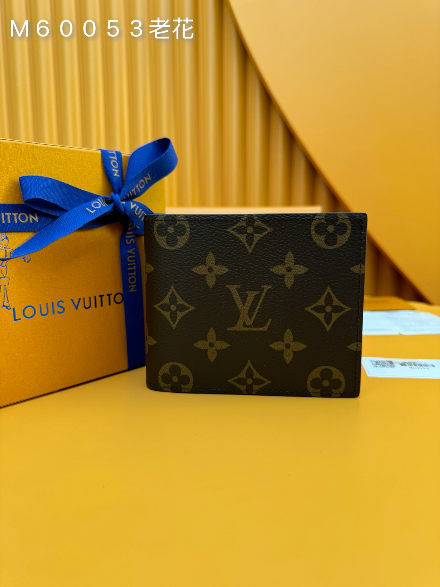 NO:673858,M60053 Presbyopia 'Special Duty Free' [Official special edition·First-class material·All-steel hardware·French chip·Full set of packaging] This Amerigo wallet combines immortal classic style with extremely practical functional design. The design is simple and convenient, while still small and exquisite, and can be easily stored in the back pocket of jeans. 11.5x9.5cm, LV wallet, louis vuitton, wallets, jeans19860909M60053老花《特級免稅》[官方专版·一級材料·全鋼五金·法国芯片·全套包裝］此款Amerigo钱夹将不朽的经典风格与极其实用的功能设计集于一体.设计简洁而又不失便捷,同时依旧小巧玲珑,可轻松收入牛仔裤后兜中.11.5x9.5cm,LV钱包,louis vuitton,wallets,jeans,欧美剧