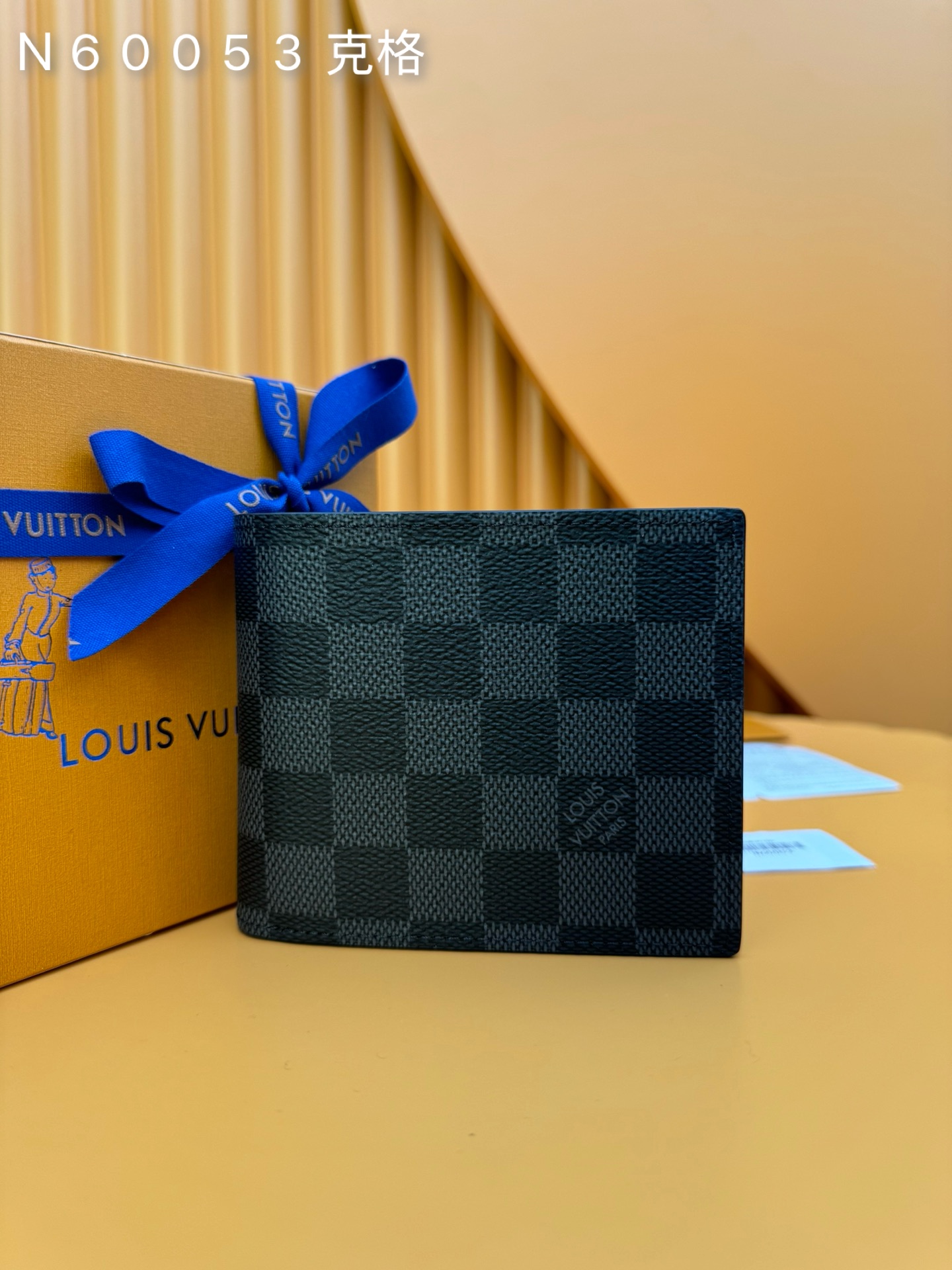 NO:673381,N60053 'Special Duty Free' [Official special edition·First class material·All steel hardware·French chip·Full set of packaging] This Amerigo wallet combines immortal classic style with extremely practical functional design. The design is simple and convenient, while still small and exquisite, and can be easily put into the back pocket of jeans. 11.5x9.5cm, LV wallet, louis vuitton, wallets, jeans19860909N60053 《特級免稅》[官方专版·一級材料·全鋼五金·法国芯片·全套包裝］ 此款Amerigo钱夹将不朽的经典风格与极其实用的功能设计集于一体.设计简洁而又不失便捷,同时依旧小巧玲珑,可轻松收入牛仔裤后兜中.11.5x9.5cm,LV钱包,louis vuitton,wallets,jeans,欧美剧