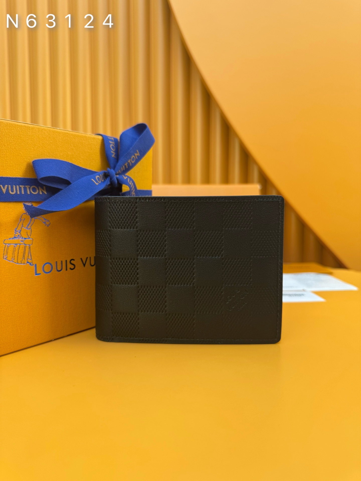 NO:674495,N63124 'Special Duty Free' [Official Special Edition·First Class Material·All Steel Hardware·French Chip·Full Package] Made of exquisite Damier Infini leather, the Multiple wallet's slim shape gives it timeless charm. Easily slipping into the pocket, it also reveals the elegant soft cowhide lining.11.5x9x1.5cm, LV wallet, louis vuitton, wallets, cowhide19860909N63124 《特級免稅》[官方专版·一級材料·全鋼五金·法国芯片·全套包裝］ 精致的Damier Infini皮革,Multiple钱包的苗条形状赋予它永恒的魅力.轻松地滑入口袋,它还透露出优雅的柔软牛皮内衬.11.5x9x1.5cm,LV钱包,louis vuitton,wallets,cowhide,欧美剧