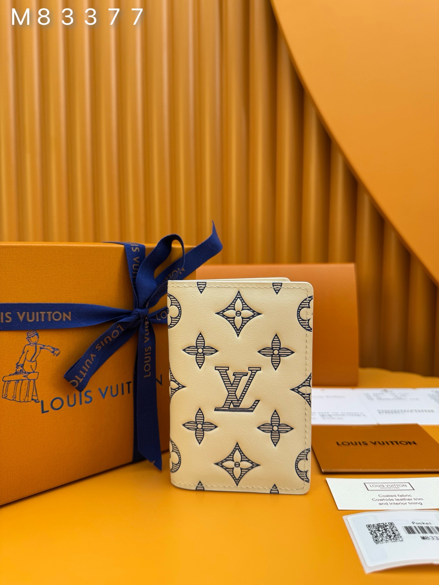 NO:673483,M83377 'Special Duty Free' [Official special edition·First-class material·All-steel hardware·French chip·Full set of packaging] This pocket wallet is made of soft Monogram Shadow cow leather to achieve a compact structure. It is equipped with a card compartment, an inner pocket and an outer pocket, and can be easily placed in most pockets. 7.5x11.1x1cm, LV wallet, louis vuitton, wallets, cowhide19860909M83377 《特級免稅》[官方专版·一級材料·全鋼五金·法国芯片·全套包裝］ 本款口袋钱夹以柔软Monogram Shadow牛皮革成就紧凑构型,设有卡片夹层、内袋和外袋,可轻松置于多数口袋.7.5x11.1x1cm,LV钱包,louis vuitton,wallets,cowhide,欧美剧