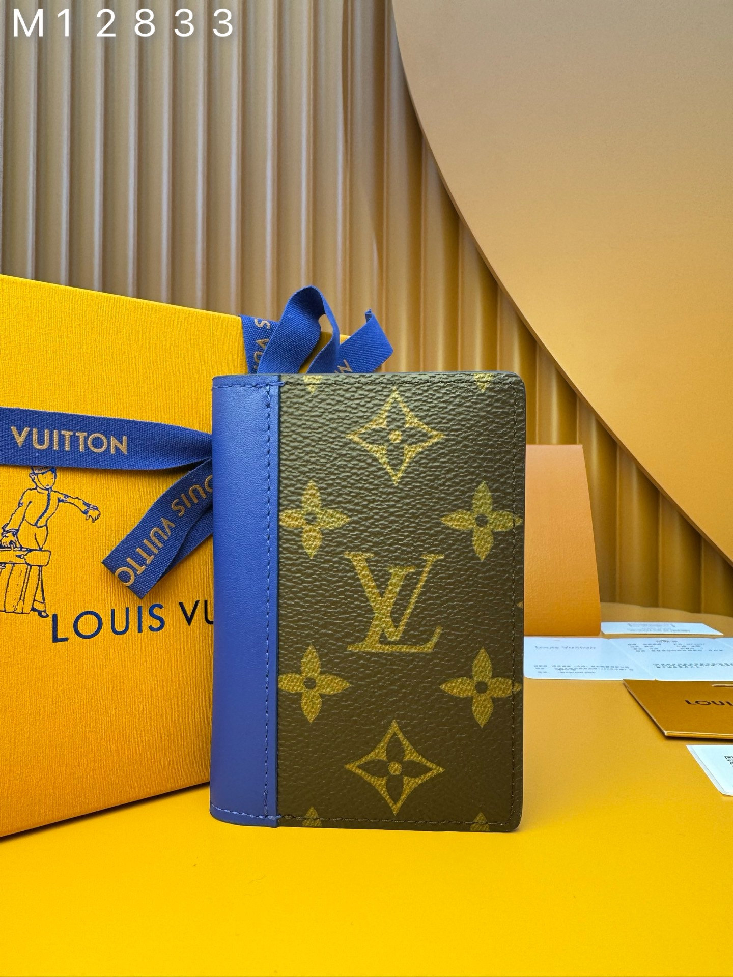 NO:674548,M12833 'Special Duty Free' [Official special edition·First-class material·All-steel hardware·French chips·Full set of packaging] This pocket wallet is made of Monogram Macassar canvas with bright lining and leather trim, adding a refined choice to the LV Colormania series. The compact structure is equipped with a card compartment, an inner pocket and a rear outer pocket, and can be easily placed in most pockets. 7.5x11.1x1cm, LV wallet, louis vuitton, wallets19860909M12833 《特級免稅》[官方专版·一級材料·全鋼五金·法国芯片·全套包裝］本款口袋钱夹以Monogram Macassar帆布搭配明丽内衬和皮革饰边,为LV Colormania系列增添考究之选.紧凑构型设有卡片夹层、内袋和后侧外袋,亦可轻松置于多数口袋.7.5x11.1x1cm,LV钱包,louis vuitton,wallets,欧美剧