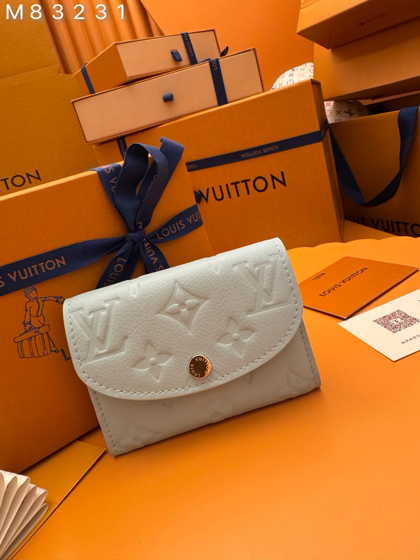 NO:741141,M83231 'Special Duty Free' [Official special edition·First-grade material·All steel hardware·163 chips·Full set of packaging] This Rosalie coin purse is made of Monogram Empreinte embossed soft grain cow leather. It opens with a round flip cover and has a compact configuration. It has a zippered coin pocket, patch pocket and card compartment. The Louis Vuitton logo-engraved snap button enables secure opening and closing. 11x8x2.5cm, LV wallet, louis vuitton,louis vuitton,wallets,cowhide19860909M83231 《特級免稅》 [官方专版·一級材料·全鋼五金·163芯片·全套包裝] 本款 Rosalie 零钱包取材Monogram Empreinte压纹软粒面牛皮革,以圆润翻盖开启小巧构型,内设拉链零钱袋、贴袋和卡片夹层.路易威登标识铭纹按扣实现稳妥开合.11x8x2.5cm,LV钱包,louis vuitton,louis vuitton,wallets,cowhide,欧美剧