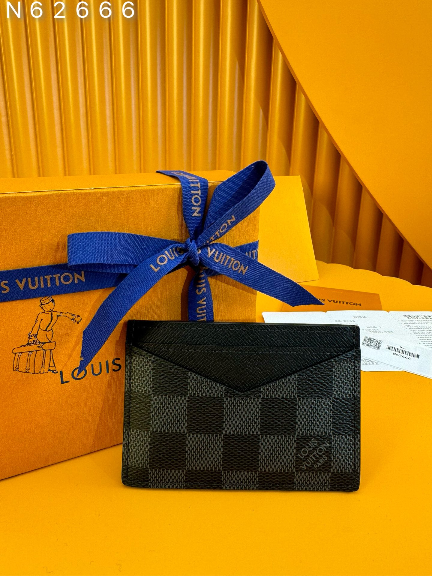 NO:673581,N62666 'Special Duty Free' [First-class material·All steel hardware·French chip·Full set of packaging] Neo card holder made of canvas is the first choice for carrying important cards. The black leather trim makes the classic Louis Vuitton pattern more eye-catching. 8X11cm, LV wallet, louis vuitton, louis vuitton, wallets19860909N62666《特級免稅》[一級材料·全鋼五金·法国芯片·全套包裝］以帆布制成的Neo 卡包是携带重要卡片的首选.黑色皮质饰边使路易威登经典图案更加抢眼.8X11cm,LV钱包,louis vuitton,louis vuitton,wallets,欧美剧